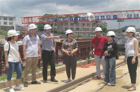 韋桂華到桂金賀州片區(qū)項(xiàng)目部調(diào)研