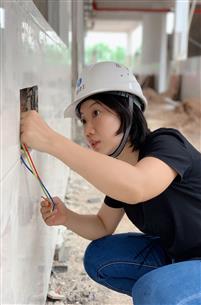 【樹榜樣 當(dāng)先鋒】?jī)?yōu)秀共產(chǎn)黨員黃媚：勇?lián)厝?沖鋒在前