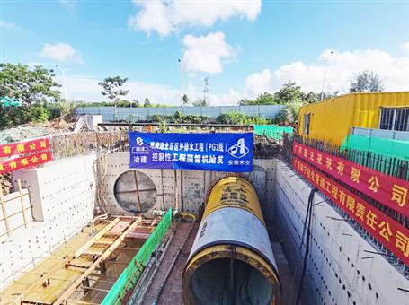 冶建第三分公司?？谑许椖恐?5噸超徑頂管機(jī)精準(zhǔn)定位