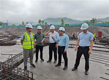 韋克雪到第十分公司區(qū)外項目調研指導工作